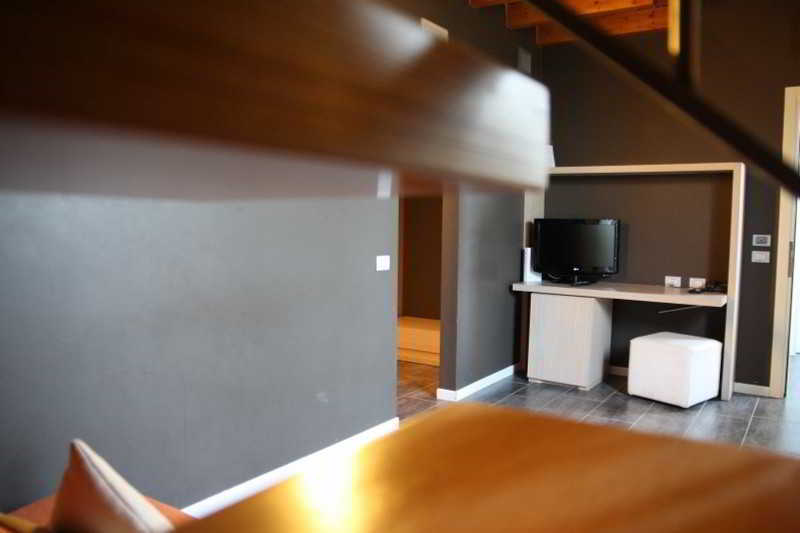 Hotel Loft Manerbio Bagian luar foto